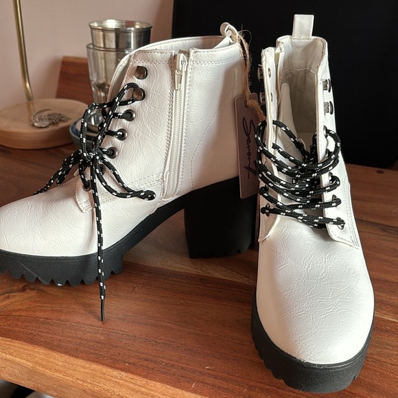 Seven 7 Heeled Combat Boot (Women's) Size 9 - Never Worn, No Box - Picture 3 of 3